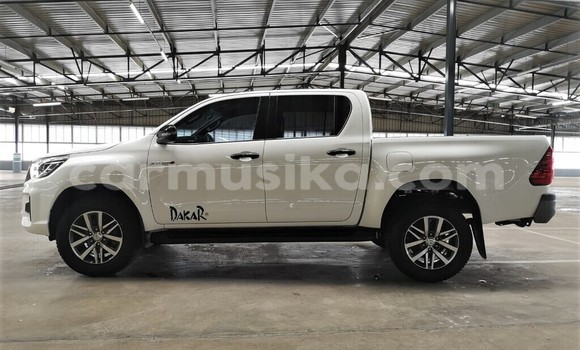 Tenga Tsaru Toyota Hilux Chena Mota in Beitbridge in Matabeleland South Tenga Tsaru Toyota Hilux Chena Mota in Beitbridge in Matabeleland South