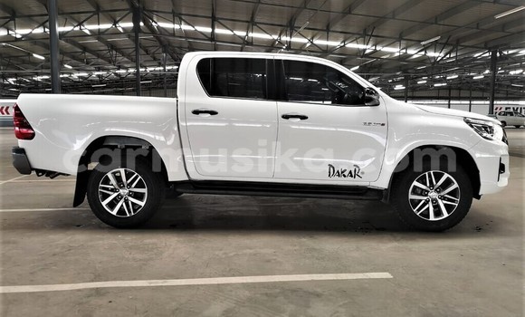 Tenga Tsaru Toyota Hilux Chena Mota in Beitbridge in Matabeleland South Tenga Tsaru Toyota Hilux Chena Mota in Beitbridge in Matabeleland South