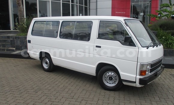 Buy Used Toyota Hiace White Car in Beitbridge in Matabeleland South Buy Used Toyota Hiace White Car in Beitbridge in Matabeleland South