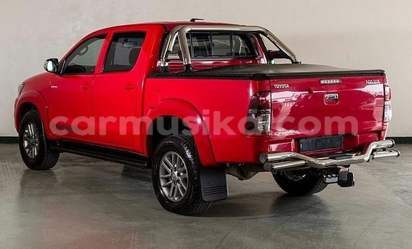 Buy Used Toyota Hilux Red Car in Beitbridge in Matabeleland South Buy Used Toyota Hilux Red Car in Beitbridge in Matabeleland South