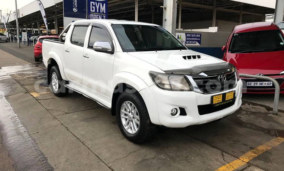 Buy Used Toyota Hilux White Car in Beitbridge in Matabeleland South