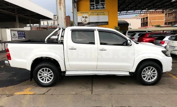 Tenga Tsaru Toyota Hilux Chena Mota in Beitbridge in Matabeleland South Tenga Tsaru Toyota Hilux Chena Mota in Beitbridge in Matabeleland South
