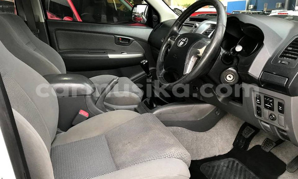 Tenga Tsaru Toyota Hilux Chena Mota in Beitbridge in Matabeleland South Tenga Tsaru Toyota Hilux Chena Mota in Beitbridge in Matabeleland South