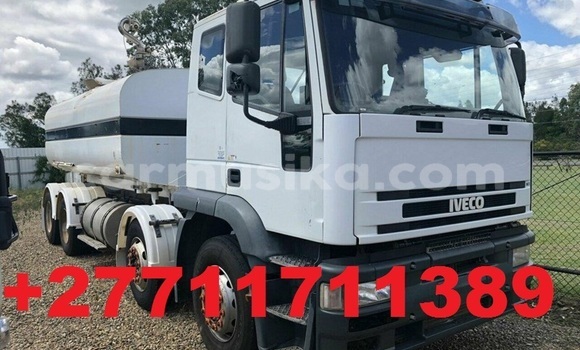 Nunua Ilio tumika Iveco Cargo Nyeupe Lori ndani ya Harare nchini Harare