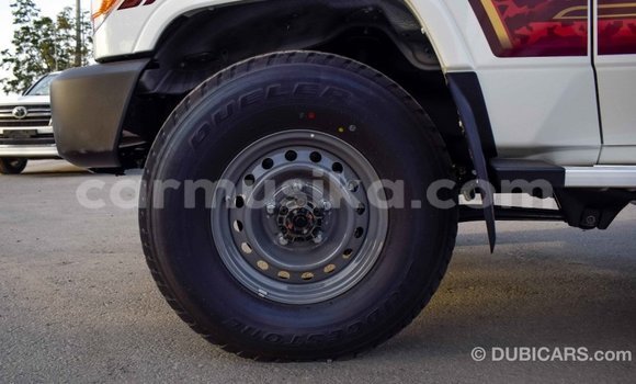 Acheter Import Voiture Toyota Pickup Blanc à Import - Dubai, Harare Acheter Import Voiture Toyota Pickup Blanc à Import - Dubai, Harare