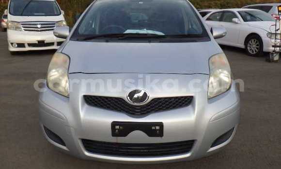 Nunua Ilio tumika Toyota Vitz Fedha Gari ndani ya Beitbridge nchini Matabeleland Kusini