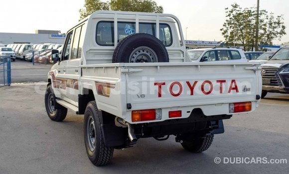 Acheter Import Voiture Toyota Pickup Blanc à Import - Dubai, Harare Acheter Import Voiture Toyota Pickup Blanc à Import - Dubai, Harare