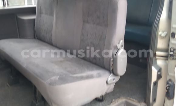 Acheter Occasion Voiture Nissan Caravan Gris à Alexandra Park, Harare Acheter Occasion Voiture Nissan Caravan Gris à Alexandra Park, Harare