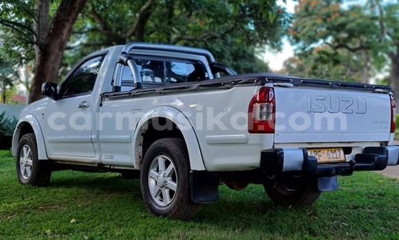 Nunua Ilio tumika Isuzu KB Nyeupe Gari ndani ya Alexandra Park nchini Harare