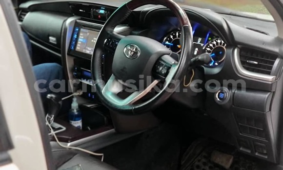 Acheter Occasion Voiture Toyota Fortuner Blanc à Alexandra Park, Harare Acheter Occasion Voiture Toyota Fortuner Blanc à Alexandra Park, Harare