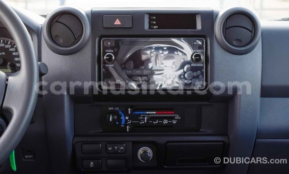 Acheter Import Voiture Toyota Pickup Blanc à Import - Dubai, Harare Acheter Import Voiture Toyota Pickup Blanc à Import - Dubai, Harare