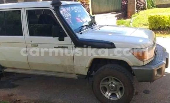 Nunua Ilio tumika Toyota Land Cruiser Nyeupe Gari ndani ya Alexandra Park nchini Harare