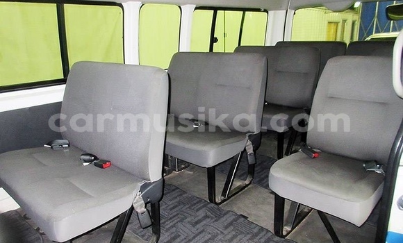 Tenga Tsaru Toyota Hiace Chena Mota in Beitbridge in Matabeleland South Tenga Tsaru Toyota Hiace Chena Mota in Beitbridge in Matabeleland South