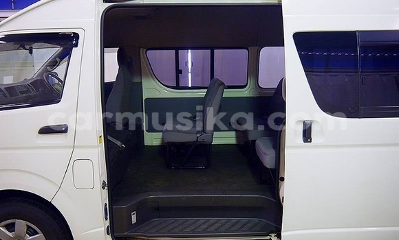 Tenga Tsaru Toyota Hiace Chena Mota in Beitbridge in Matabeleland South Tenga Tsaru Toyota Hiace Chena Mota in Beitbridge in Matabeleland South