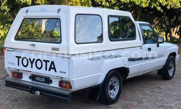 Tenga Tsaru Toyota Hilux Chena Mota in Beitbridge in Matabeleland South Tenga Tsaru Toyota Hilux Chena Mota in Beitbridge in Matabeleland South