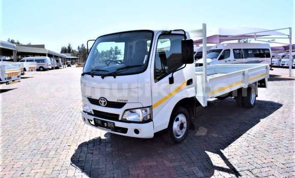 Buy Used Toyota Dyna White Car in Beitbridge in Matabeleland South