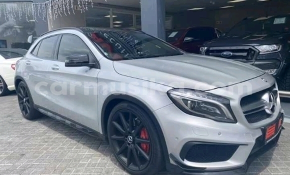 Nunua Ilio tumika Mercedes-Benz C-Classe Fedha Gari ndani ya Beitbridge nchini Matabeleland Kusini