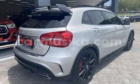 Acheter Occasion Voiture Mercedes-Benz C-Classe Gris à Beitbridge, Matabeleland South Acheter Occasion Voiture Mercedes-Benz C-Classe Gris à Beitbridge, Matabeleland South