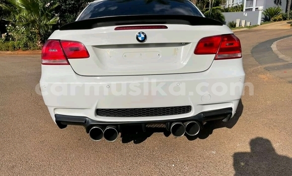 Tenga Tsaru BMW 3–Series Tsvuku Mota in Beitbridge in Matabeleland South Tenga Tsaru BMW 3–Series Tsvuku Mota in Beitbridge in Matabeleland South