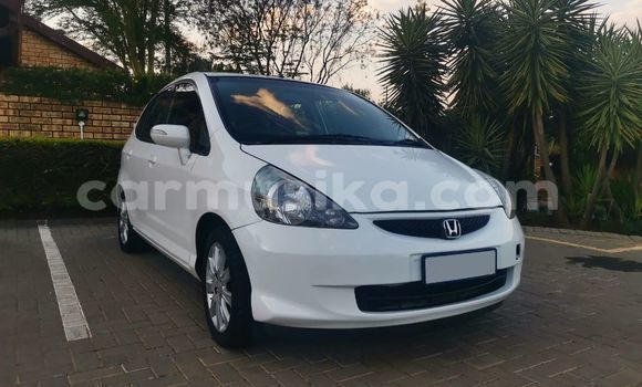 Buy Used Honda Fit White Car in Beitbridge in Matabeleland South Buy Used Honda Fit White Car in Beitbridge in Matabeleland South