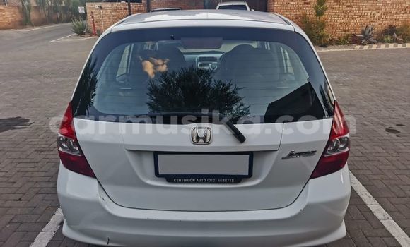 Buy Used Honda Fit White Car in Beitbridge in Matabeleland South Buy Used Honda Fit White Car in Beitbridge in Matabeleland South