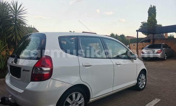 Buy Used Honda Fit White Car in Beitbridge in Matabeleland South Buy Used Honda Fit White Car in Beitbridge in Matabeleland South