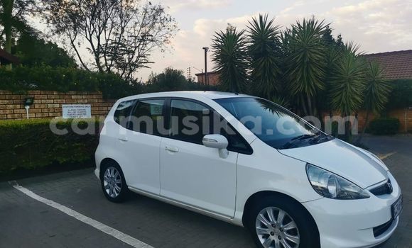 Buy Used Honda Fit White Car in Beitbridge in Matabeleland South Buy Used Honda Fit White Car in Beitbridge in Matabeleland South