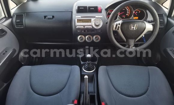 Buy Used Honda Fit White Car in Beitbridge in Matabeleland South Buy Used Honda Fit White Car in Beitbridge in Matabeleland South