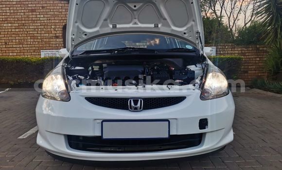 Buy Used Honda Fit White Car in Beitbridge in Matabeleland South Buy Used Honda Fit White Car in Beitbridge in Matabeleland South