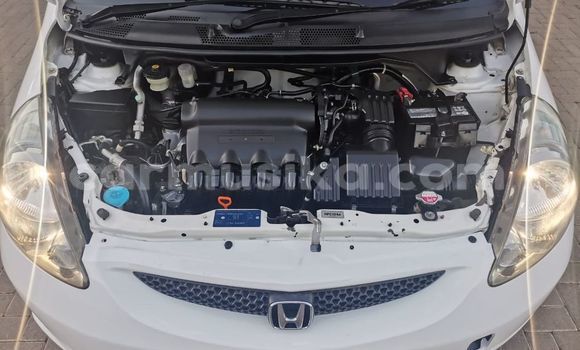 Buy Used Honda Fit White Car in Beitbridge in Matabeleland South Buy Used Honda Fit White Car in Beitbridge in Matabeleland South