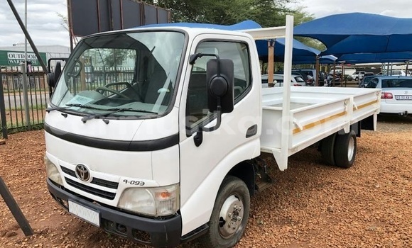 Acheter Occasion Utilitaire Toyota Dyna Blanc à Beitbridge, Matabeleland South