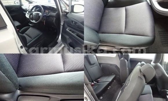 Nunua Ilio tumika Toyota Wish Fedha Gari ndani ya Beitbridge nchini Matabeleland Kusini Nunua Ilio tumika Toyota Wish Fedha Gari ndani ya Beitbridge nchini Matabeleland Kusini