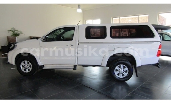 Tenga Tsaru Toyota Hilux Chena Mota in Beitbridge in Matabeleland South Tenga Tsaru Toyota Hilux Chena Mota in Beitbridge in Matabeleland South