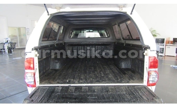 Tenga Tsaru Toyota Hilux Chena Mota in Beitbridge in Matabeleland South Tenga Tsaru Toyota Hilux Chena Mota in Beitbridge in Matabeleland South