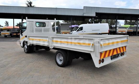 Tenga Tsaru Toyota Dyna Chena Rori in Beitbridge in Matabeleland South Tenga Tsaru Toyota Dyna Chena Rori in Beitbridge in Matabeleland South