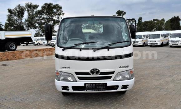 Tenga Tsaru Toyota Dyna Chena Rori in Beitbridge in Matabeleland South Tenga Tsaru Toyota Dyna Chena Rori in Beitbridge in Matabeleland South