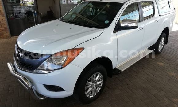 Nunua Ilio tumika Mazda BT-50 Nyeupe Gari ndani ya Beitbridge nchini Matabeleland Kusini Nunua Ilio tumika Mazda BT-50 Nyeupe Gari ndani ya Beitbridge nchini Matabeleland Kusini