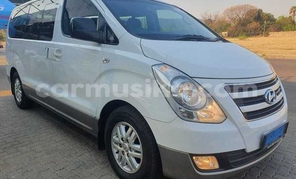 Buy Used Hyundai H1 White Car in Beitbridge in Matabeleland South