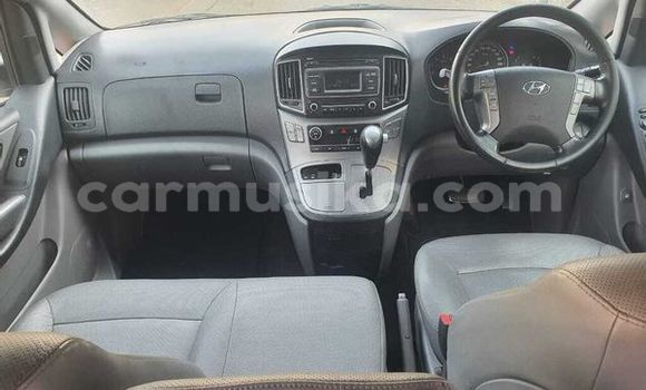 Buy Used Hyundai H1 White Car in Beitbridge in Matabeleland South Buy Used Hyundai H1 White Car in Beitbridge in Matabeleland South