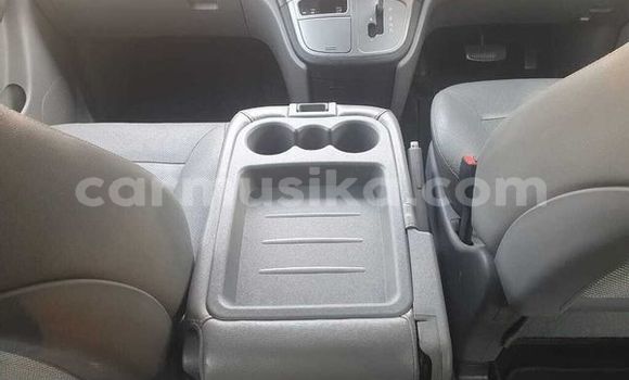 Buy Used Hyundai H1 White Car in Beitbridge in Matabeleland South Buy Used Hyundai H1 White Car in Beitbridge in Matabeleland South