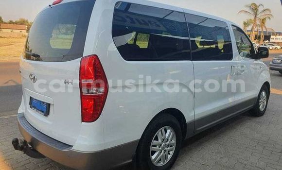 Buy Used Hyundai H1 White Car in Beitbridge in Matabeleland South Buy Used Hyundai H1 White Car in Beitbridge in Matabeleland South