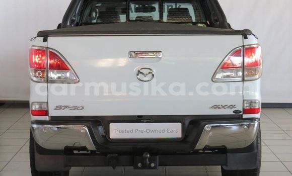 Nunua Ilio tumika Mazda BT-50 Nyeupe Gari ndani ya Alexandra Park nchini Harare