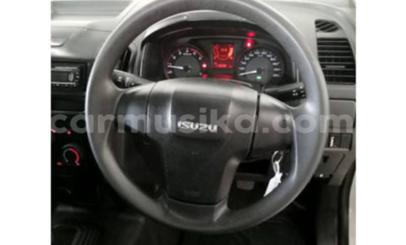 Tenga Tsaru Isuzu KB Chena Mota in Harare in Harare