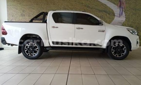 Buy Used Toyota Hilux White Car in Beitbridge in Matabeleland South Buy Used Toyota Hilux White Car in Beitbridge in Matabeleland South