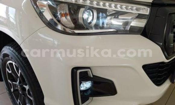 Buy Used Toyota Hilux White Car in Beitbridge in Matabeleland South Buy Used Toyota Hilux White Car in Beitbridge in Matabeleland South