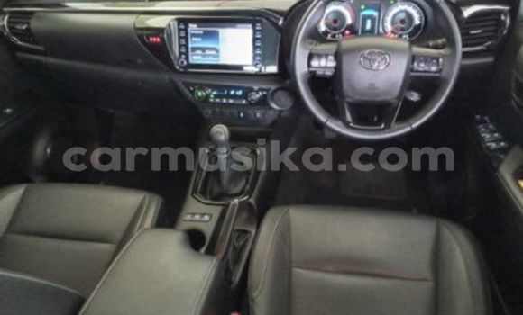 Buy Used Toyota Hilux White Car in Beitbridge in Matabeleland South Buy Used Toyota Hilux White Car in Beitbridge in Matabeleland South