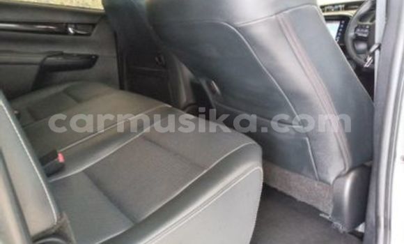 Buy Used Toyota Hilux White Car in Beitbridge in Matabeleland South Buy Used Toyota Hilux White Car in Beitbridge in Matabeleland South