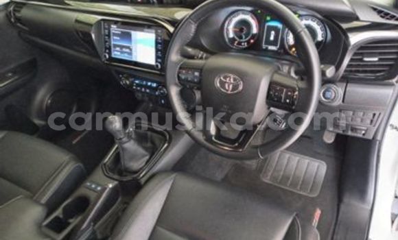 Buy Used Toyota Hilux White Car in Beitbridge in Matabeleland South Buy Used Toyota Hilux White Car in Beitbridge in Matabeleland South