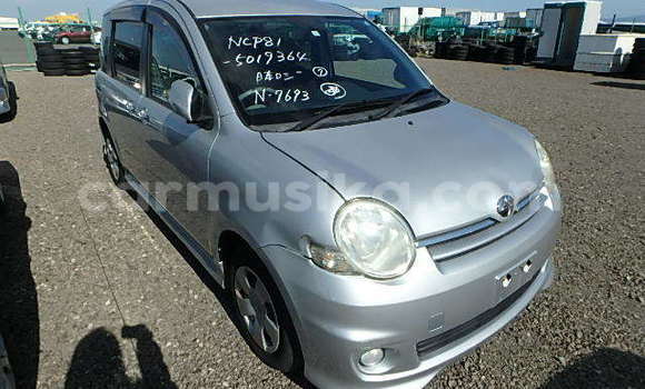 Tenga Tsaru Toyota Sienta Sirivha Mota in Beitbridge in Matabeleland South
