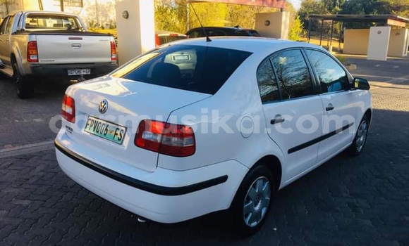 Acheter Occasion Voiture Volkswagen Polo Blanc à Beitbridge, Matabeleland South Acheter Occasion Voiture Volkswagen Polo Blanc à Beitbridge, Matabeleland South